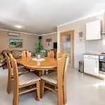Dom wakacyjny Four-bedroom In Kijevo