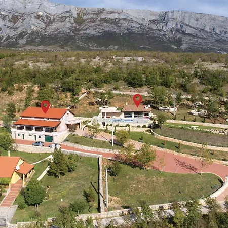 Casa de Férias Four-bedroom In Kijevo