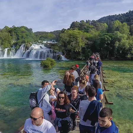 Four-bedroom In Casa de Férias Kijevo