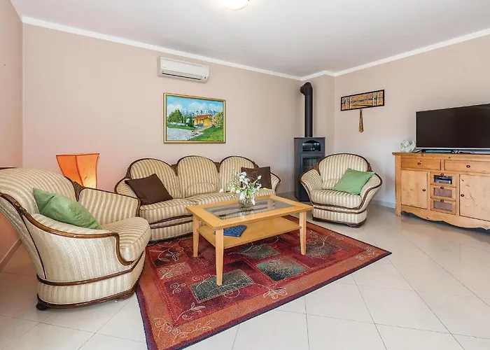 Four-bedroom In Nyaraló Kijevo