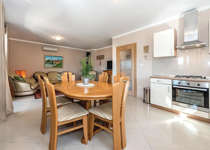 Nyaraló Four-bedroom In Kijevo