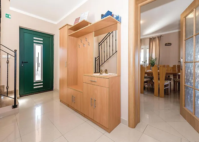 Four-bedroom In Vakantiehuis *