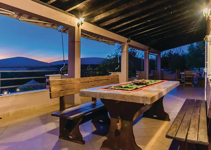 Nyaraló Four-bedroom In Kijevo